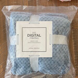 Light Blue Plush Throw Blanket - Soft Knit